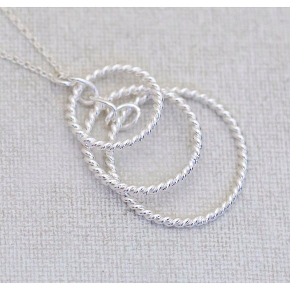 18 inch, Vintage Silver Tone Multiple Twist Rings Elegant Necklace - N1 - Picture 1 of 3
